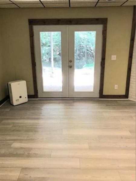 Foto del edificio - 5095 Meadowbrook Cir