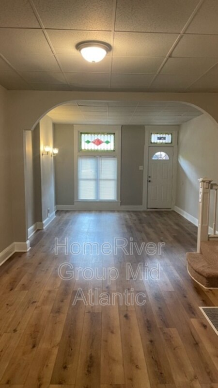 Building Photo - 825 N Linwood Ave