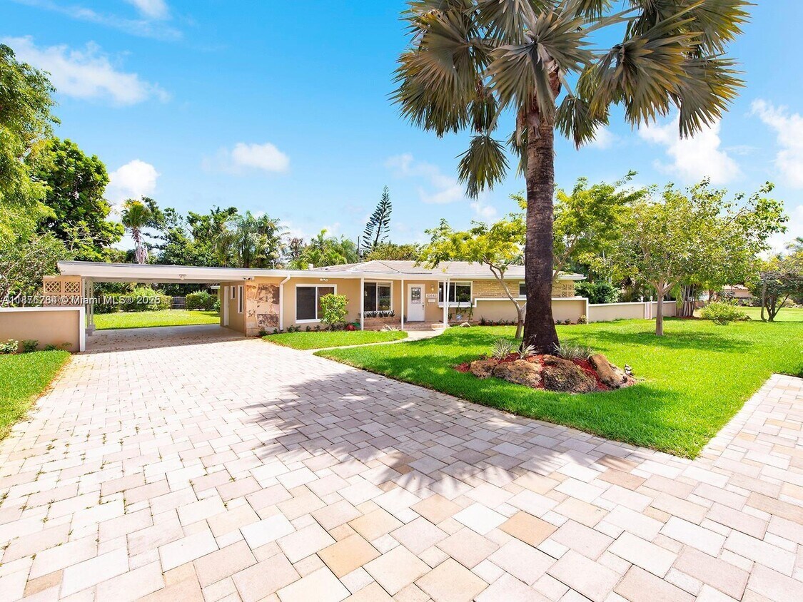 Foto principal - 10643 NE 10th Pl