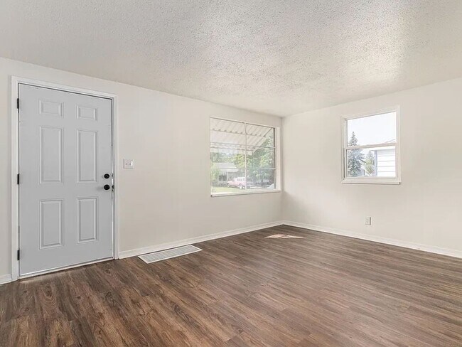 Foto del edificio - Charming, Updated 3 Bed Spokane Home w/ Fenced Yard and Storage Shed!