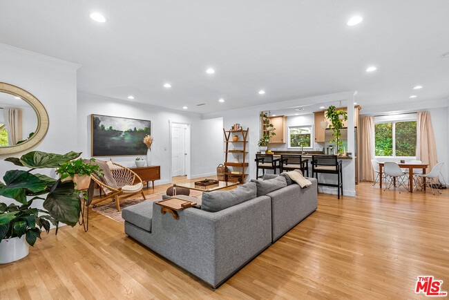 Building Photo - 2621 Mandeville Canyon Rd