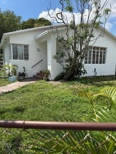 Building Photo - 3100 SW 13th St