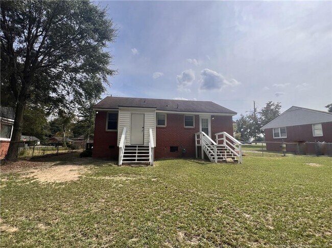 Building Photo - 452 McRae Dr