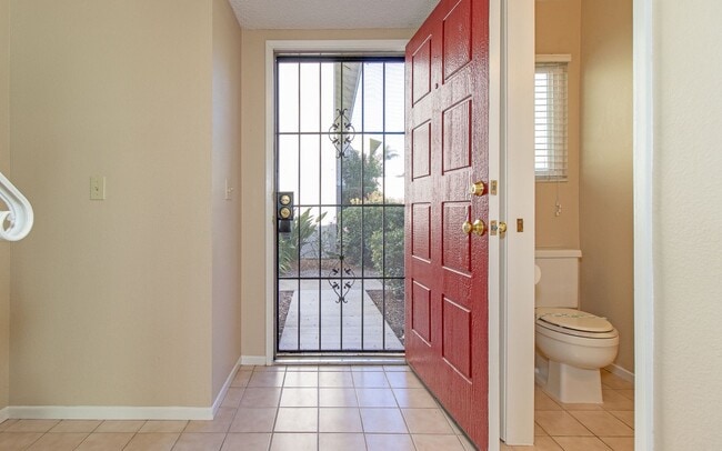 Building Photo - Beautiful 1 Bedroom Condo!
