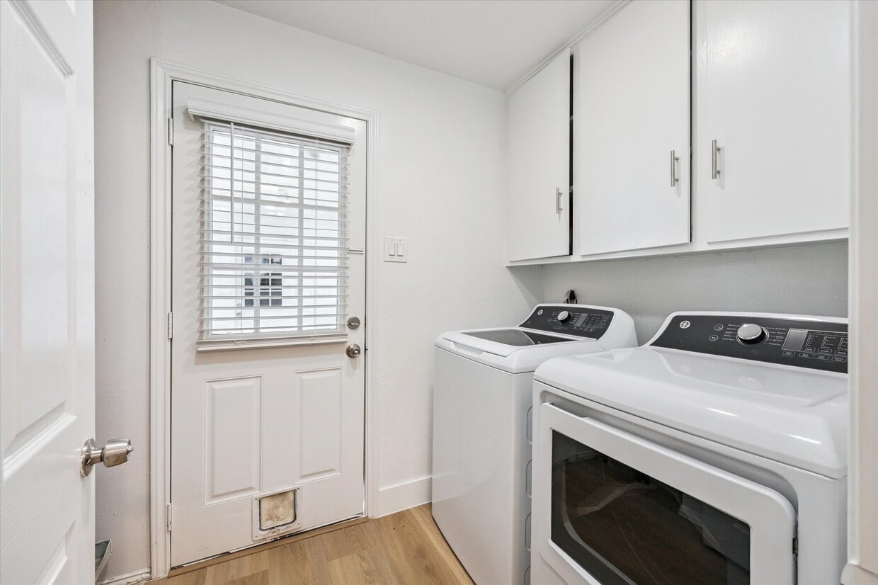 Building Photo - 4947 Cheena Dr