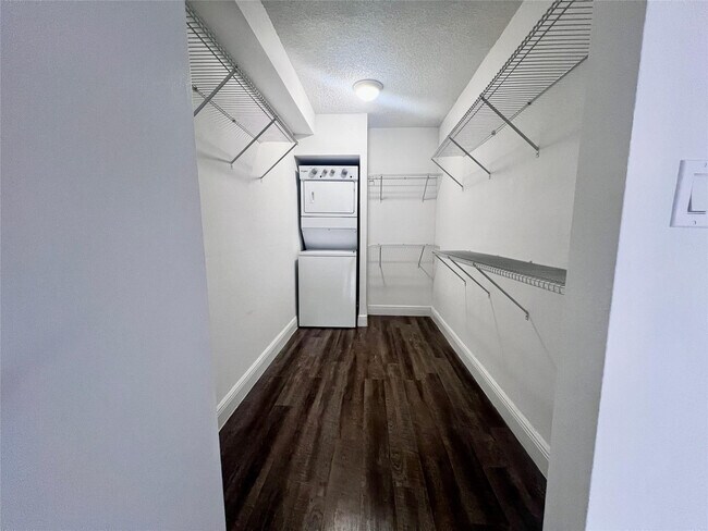 Foto del edificio - 19455 Ave