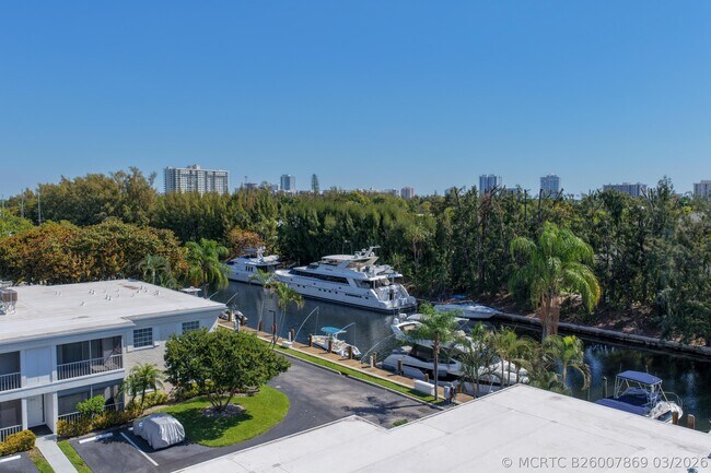 Foto del edificio - 6231 Bay Club Dr