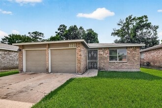 Building Photo - 8607 Valley Forest Dr