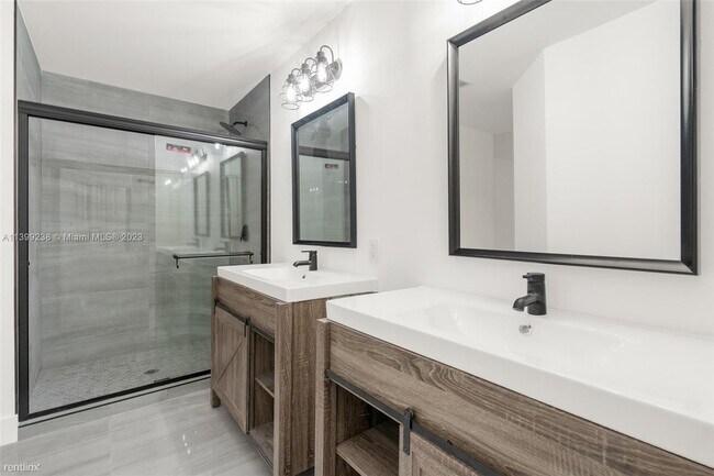 Building Photo - 3 br, 2 bath House - 224 E Bayridge Dr