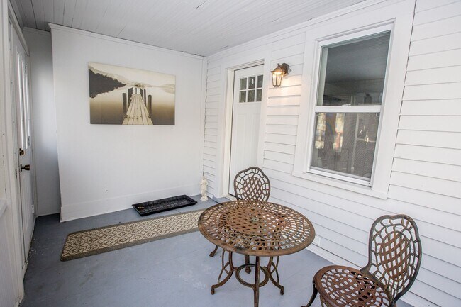 Foto del edificio - Four Bedroom Neenah House