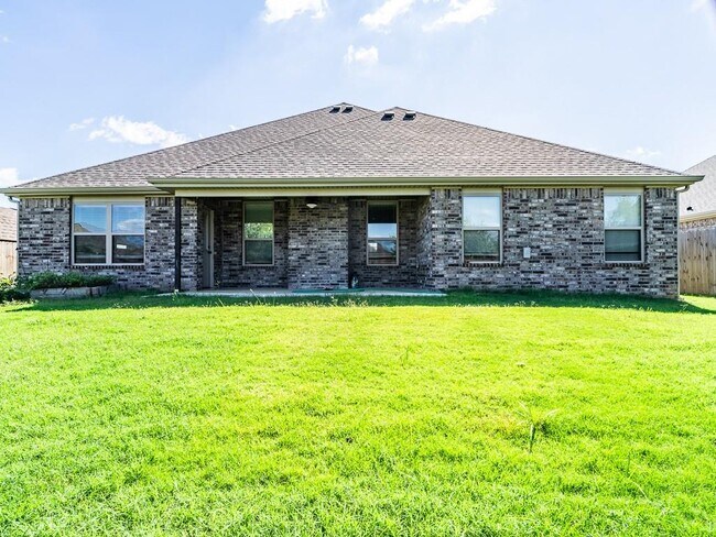 Building Photo - 571 Magnolia Ln