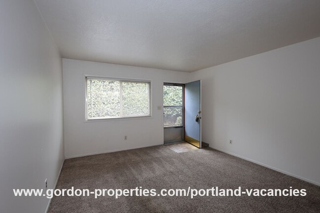 Building Photo - N Denver Ave - 1 bedroom apartment just of...