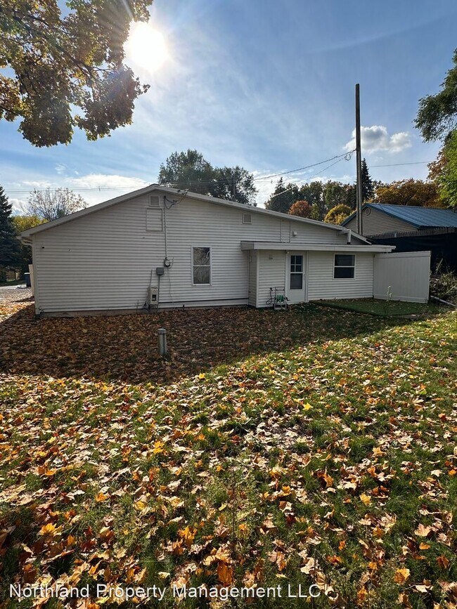 Building Photo - 3 br, 2 bath House - 1080 Oak Terrace Dr.