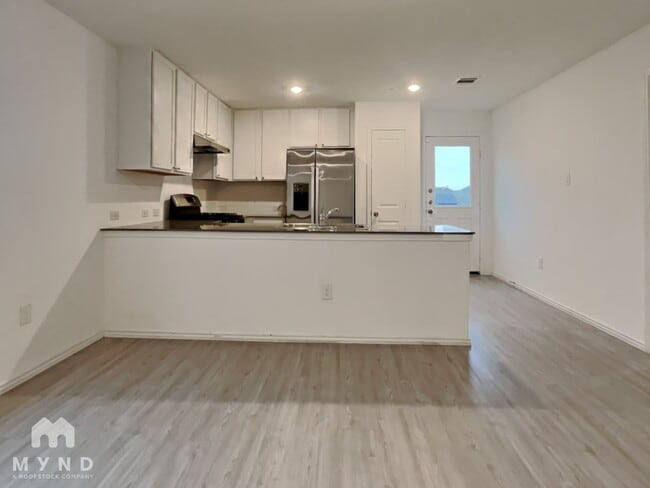 Building Photo - 14521 Payton Flts