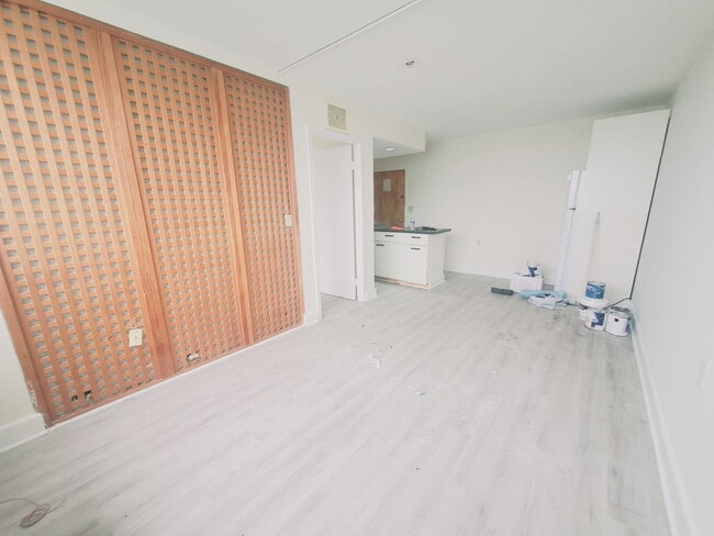 Building Photo - 60 Strawberry Hill Ave