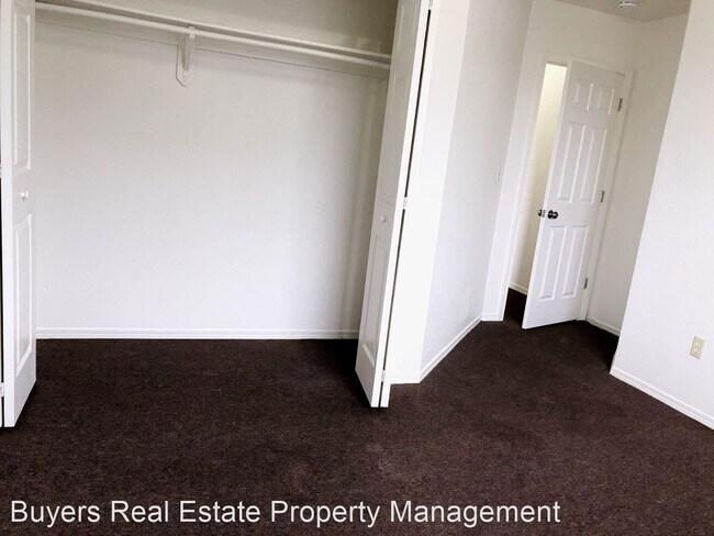Building Photo - 1300 Balfour Dr