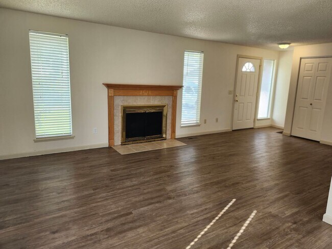 Foto del edificio - MOVE-IN SPECIAL: Spacious 4 Bedroom Home in N. Richland