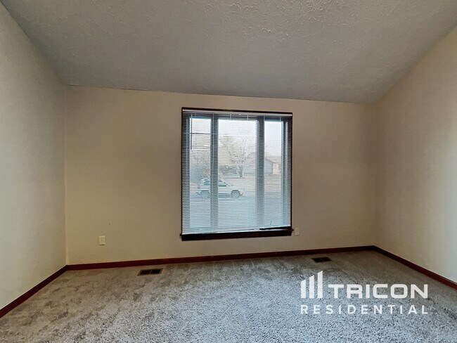 Building Photo - 5551 Vicksburg Dr