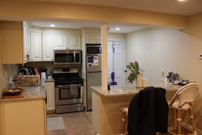 Building Photo - 76 Foster St