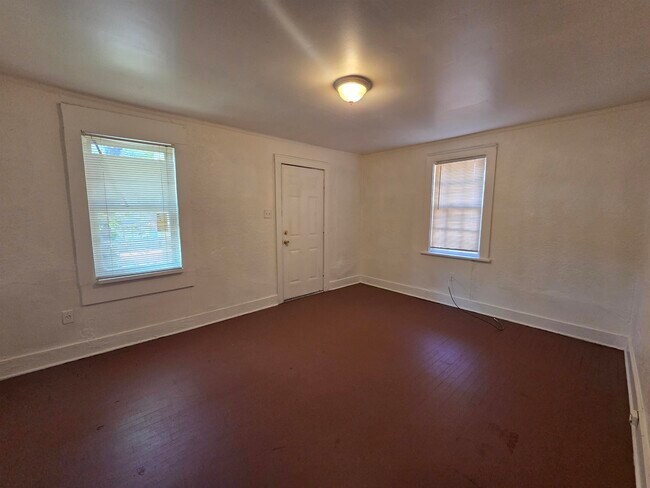 Foto del edificio - 1374 Rayner St