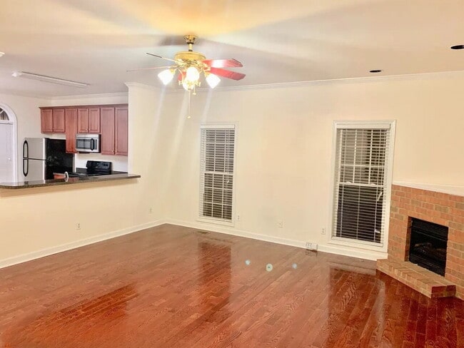 Building Photo - "Charming 2-Bed Oasis with 2.5 Baths on Ed Temple Blvd, Nashville – Cozy Living Awaits!"