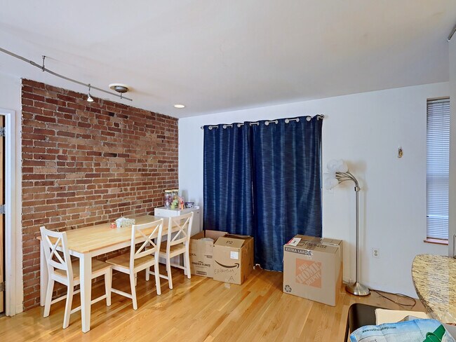 Building Photo - 111 Gainsborough St
