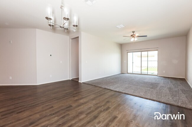 Foto del edificio - 11196 E Cliffrose Ln