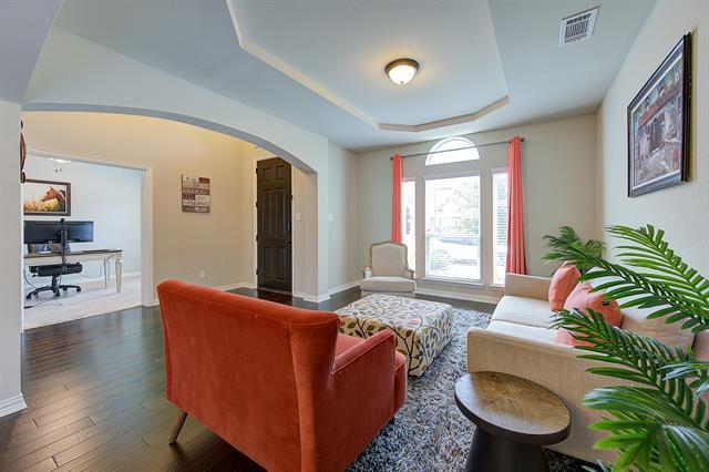 Foto del edificio - 6043 Oakmere Ln