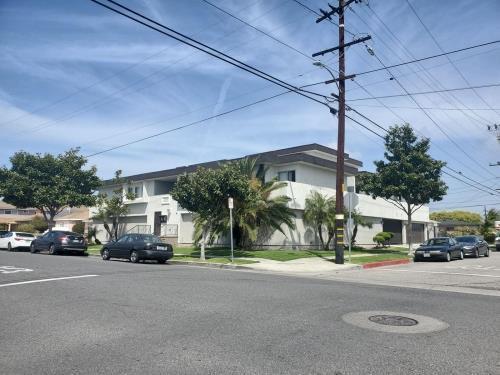 Foto principal - 4307 W. 142nd Street