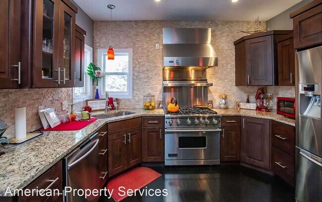Building Photo - 5 br, 3 bath House - 221 Starlight Lane