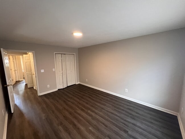 Building Photo - 200 Stone Henge Ln