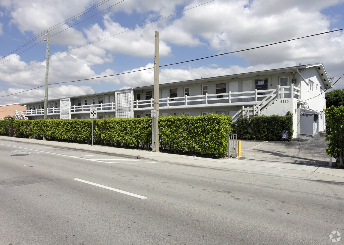 Foto principal - 2185 NE 123rd St