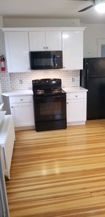Primary Photo - 18 Oakwood Ave