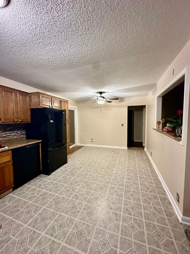 Área de comedor/cocina - 1444 Dodge St