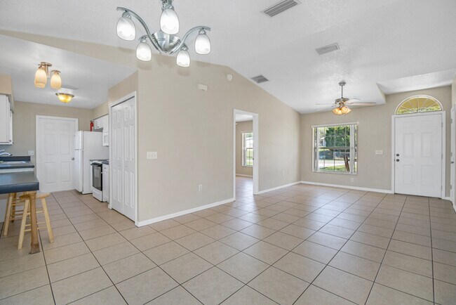 Foto del edificio - 294 Willow Song Ct