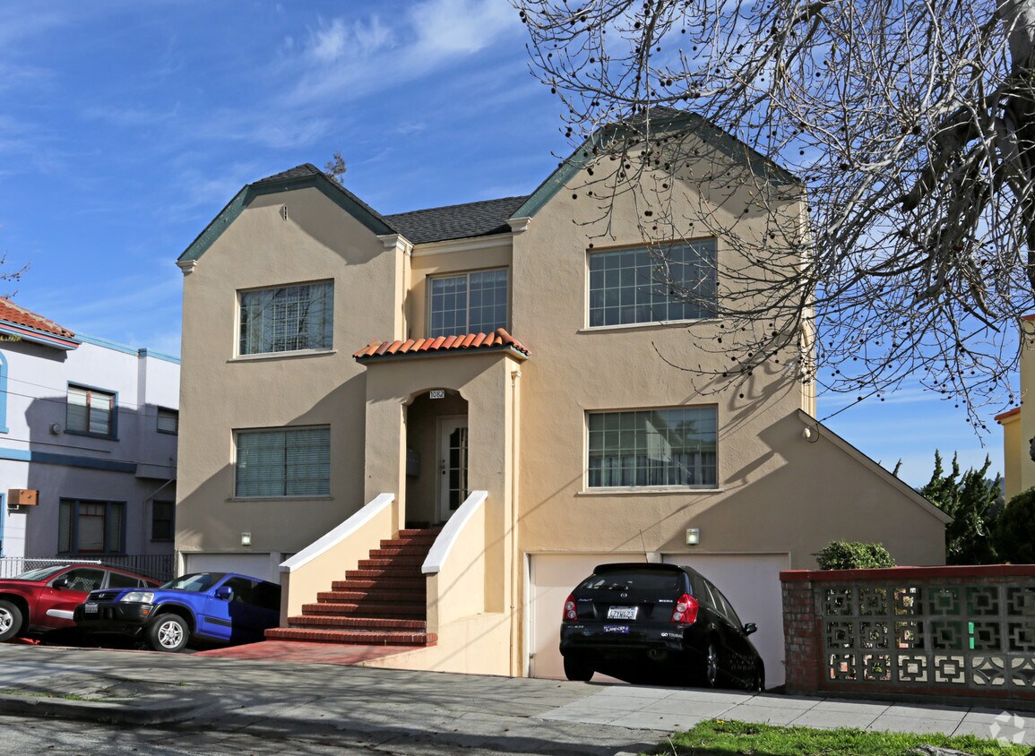 Primary Photo - 1082 E 33rd St