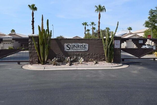 Building Photo - 514 S Labelle