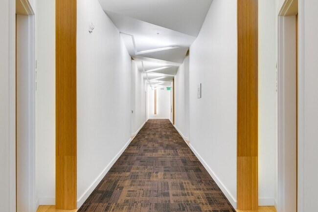 Foto del edificio - Light & bright 1-bdrm/1-bath condo in desi...