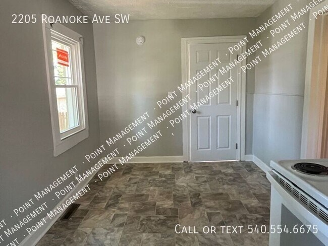 Foto del edificio - 2205 Roanoke Ave SW