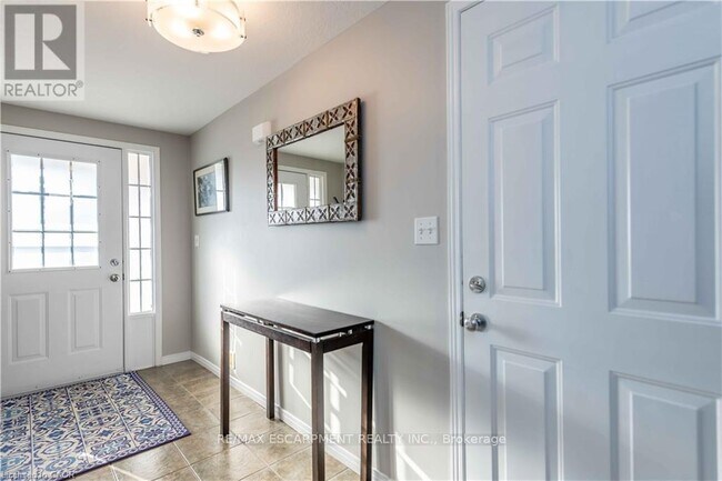 Building Photo - 136 Donnenwerth Dr