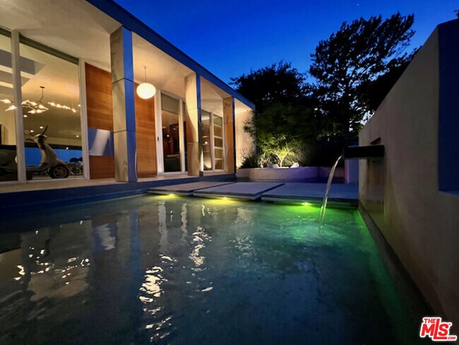Foto del edificio - 2641 Lake Hollywood Dr