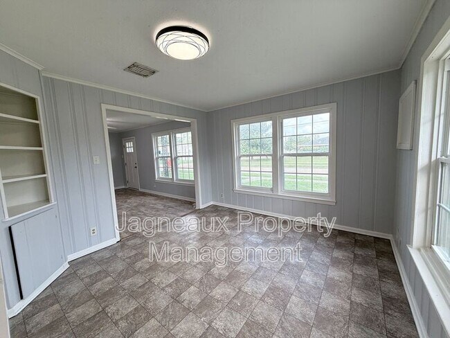 Building Photo - 3502 Center St