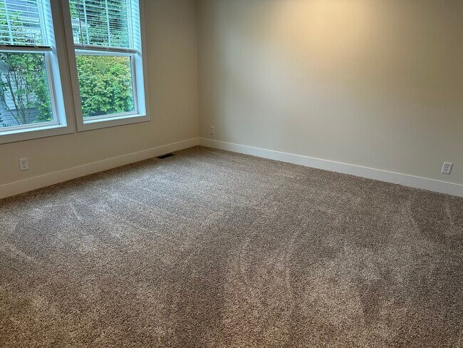 Building Photo - 422 Laurel Oak Ln