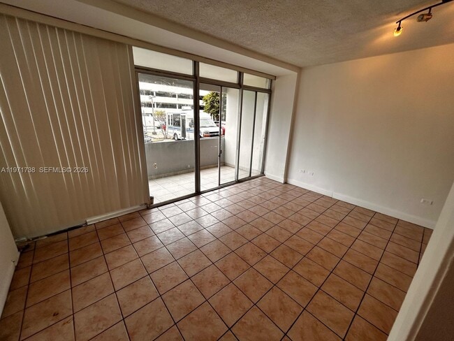 Foto del edificio - 7545 E Treasure Dr