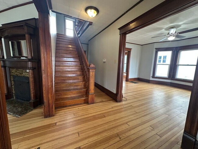 Foto del edificio - Charming 5 Bedroom 2 Bathroom House