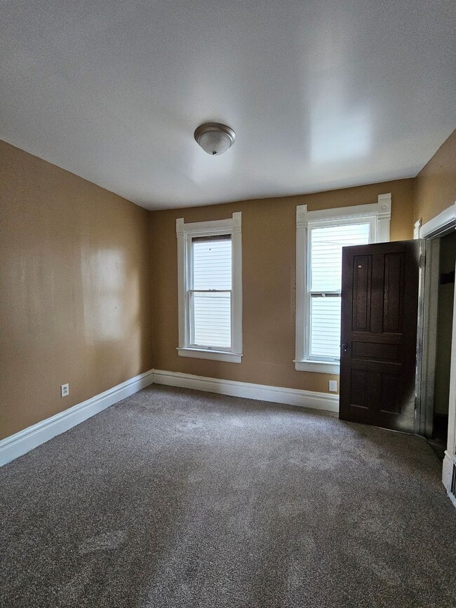 Building Photo - Newly remodeled 4bd/2bth