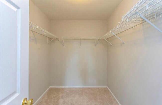 Building Photo - 105 Farrington Ct