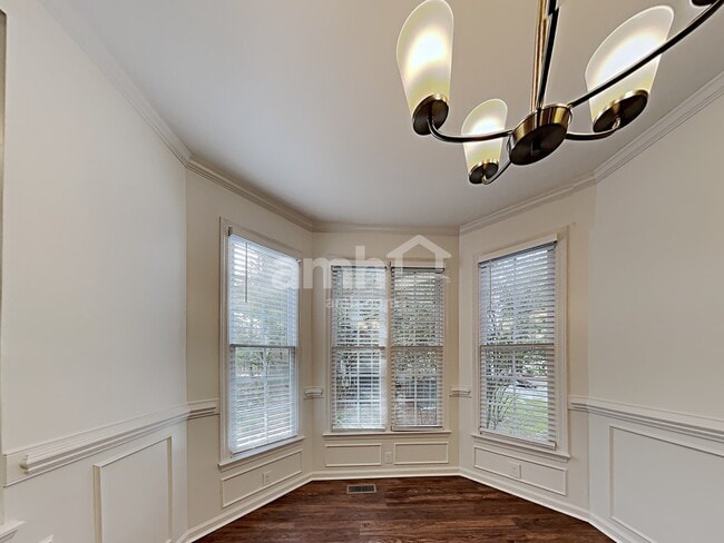 Building Photo - 925 Alba Rose Ave