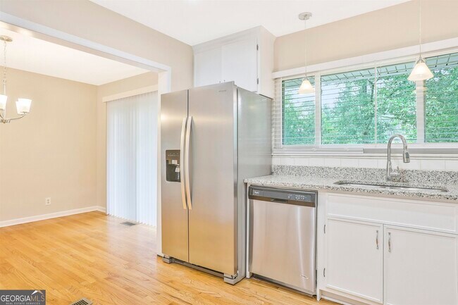 Building Photo - 3777 Montford Dr