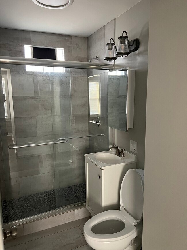 Foto del edificio - 2446 N Harlem Ave